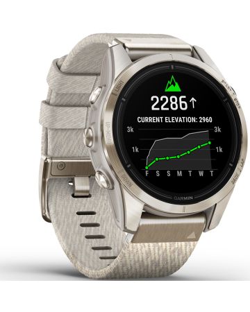 Garmin epix Pro (Gen 2) Sapphire Edition  42 mm Pehmeä kulta, hiekanvärinen silikoniranneke 010-02802-11-0