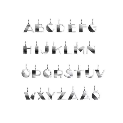 Efva Attling Love Letter kirjain riipus