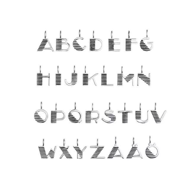 Efva Attling Love Letter kirjain riipus