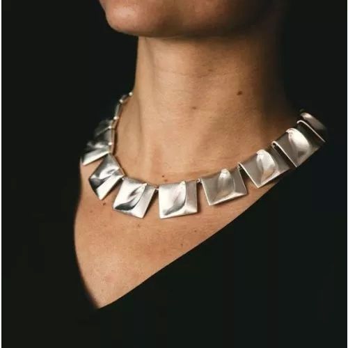 Korut Linnan juhlissa 2025 – trendit, ikoniset valinnat ja inspiraatiota juhlakoruihin