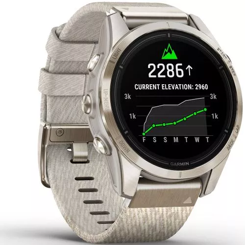 Garmin epix Pro (Gen 2) Sapphire Edition  42 mm Pehmeä kulta, hiekanvärinen silikoniranneke 010-02802-11-0