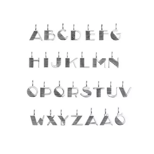 Efva Attling Love Letter kirjain riipus